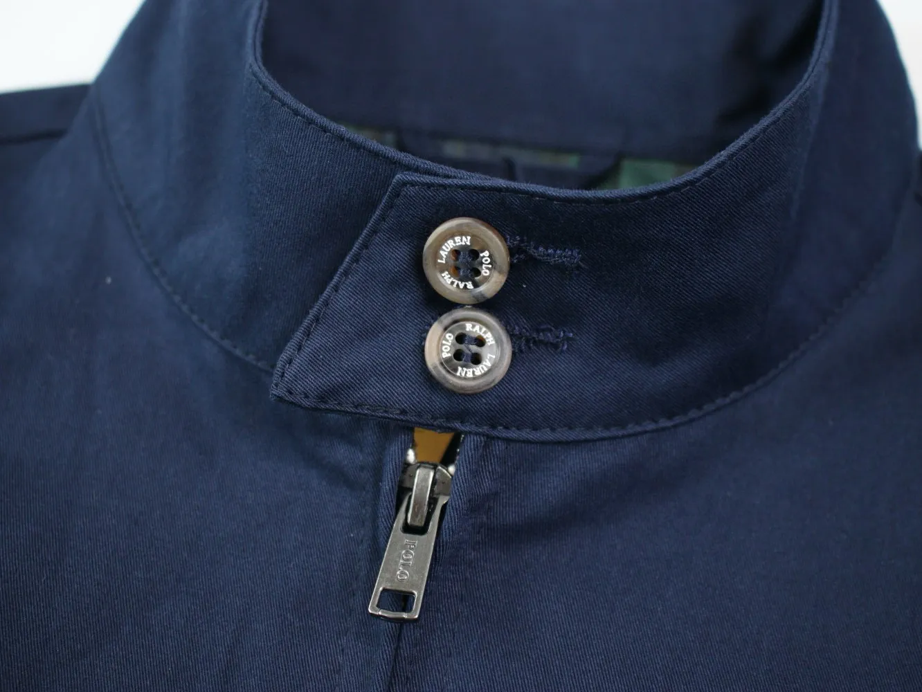 🅿️330 new model number: B129 Ralph Lauren's new 2024 classic old money style stand collar executive zipper jacket 1️⃣Selected from high-quality original developed pure cotton fabrics, with customized plaid lining inside, the overall wearing effect is very soft and comfortable, 2️⃣The workmanship details are perfectly controlled, the chest is exquisitely embroidered with small logos, and the dropped shoulders are made of splicing technology to create a unique design style that highlights your personality! The version is simple but not simple! 3️⃣ Complete with tag accessories, unisex design, and a very versatile jacket for men and women! Color: black, navy, khaki, green Size: S, M, L, XL